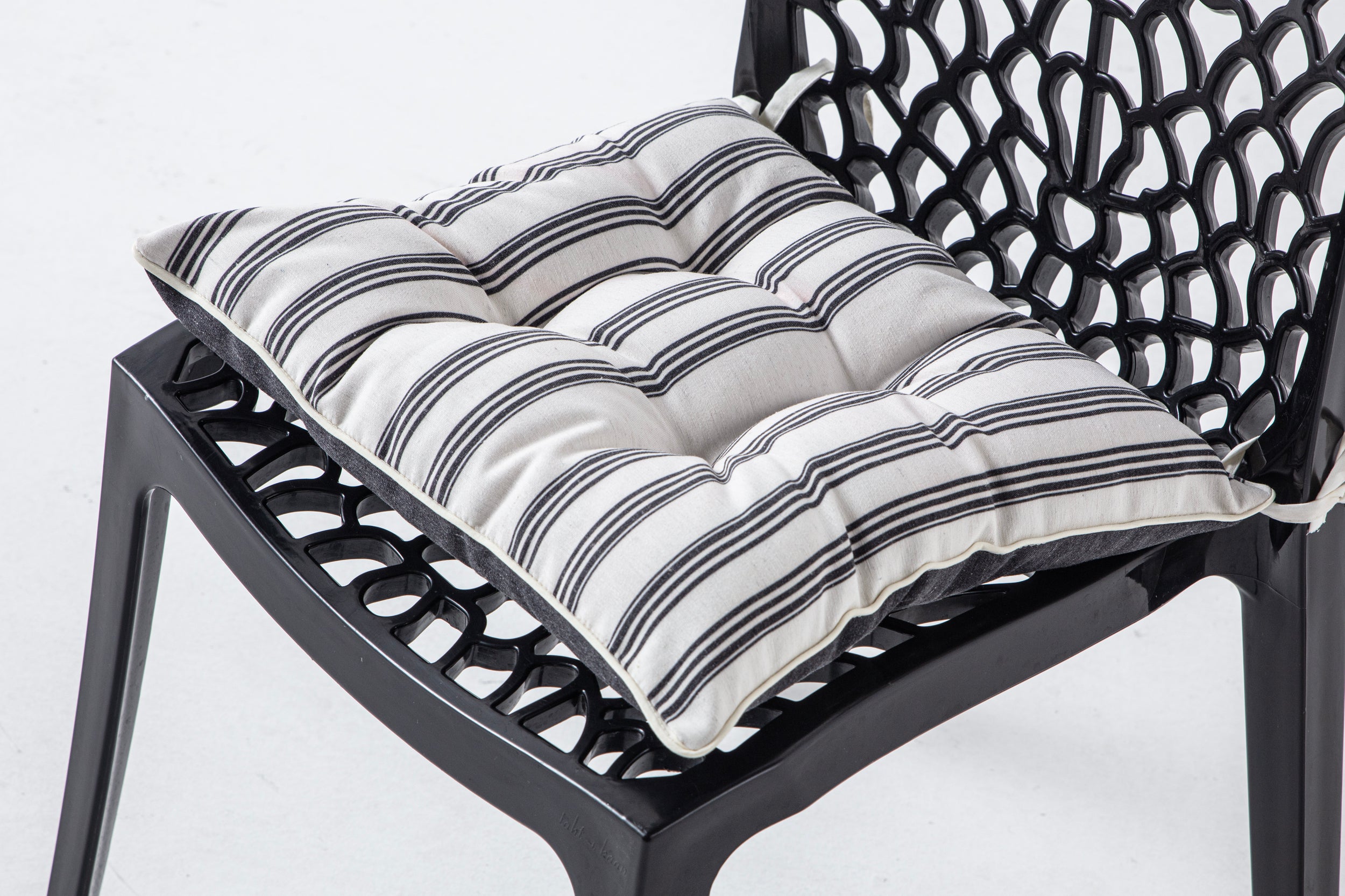 Dekoratif Rahat Sandalye Minderi, Gri Çizgili