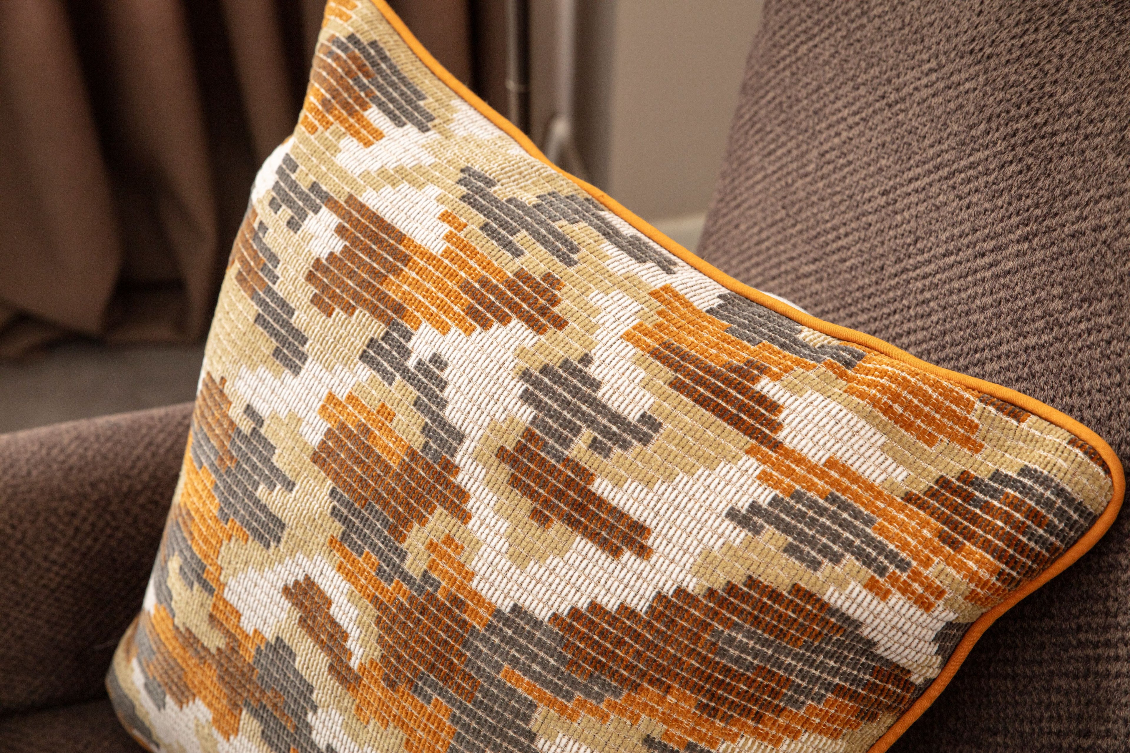 Biyeli Dekoratif Premium Kırlent Kılıfı, 43x43cm, 'Kamufle'