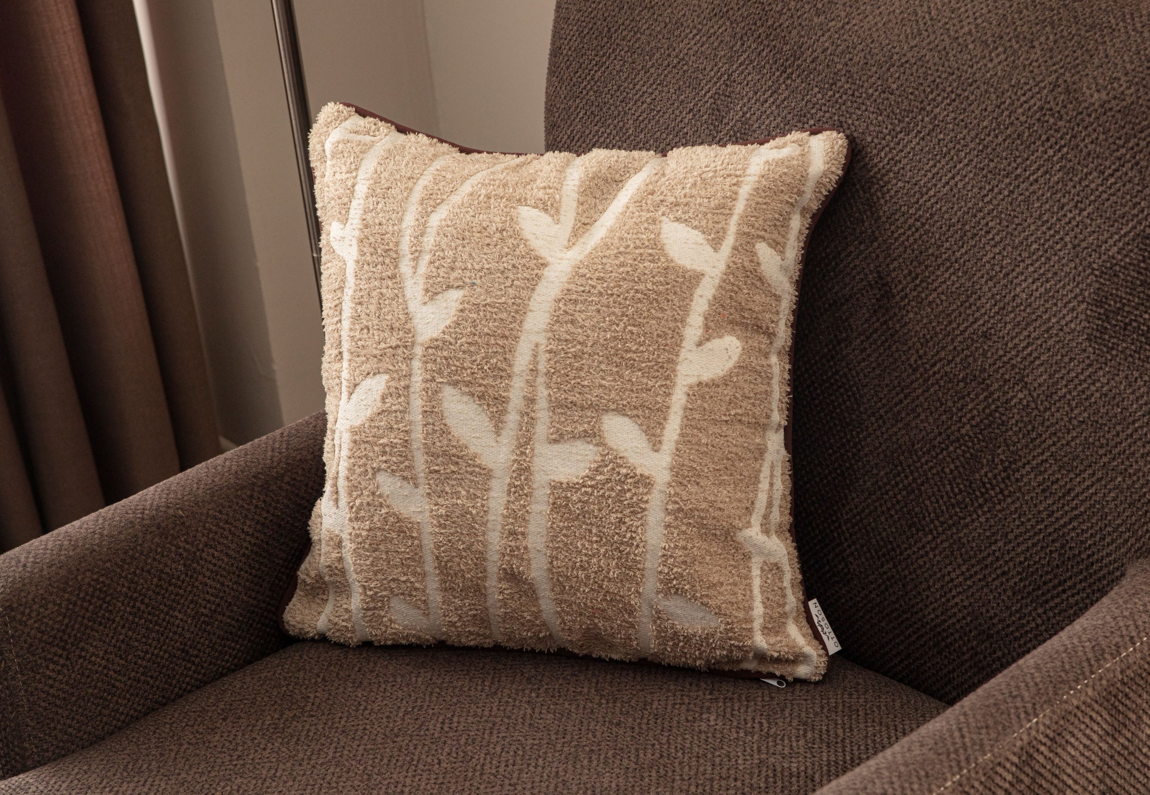 Biyeli Dekoratif Premium Kırlent Kılıfı, 43x43cm, 'Dal'