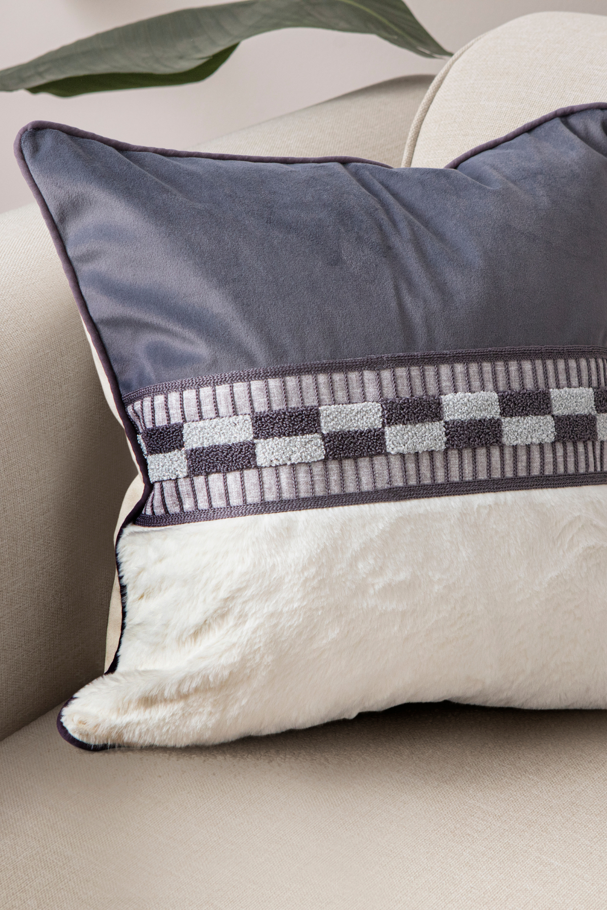 Premium Biyeli Tavşan Tüyü & Punch İşlemeli Tekli Dekoratif Özel Tasarım Kırlent Kılıfı