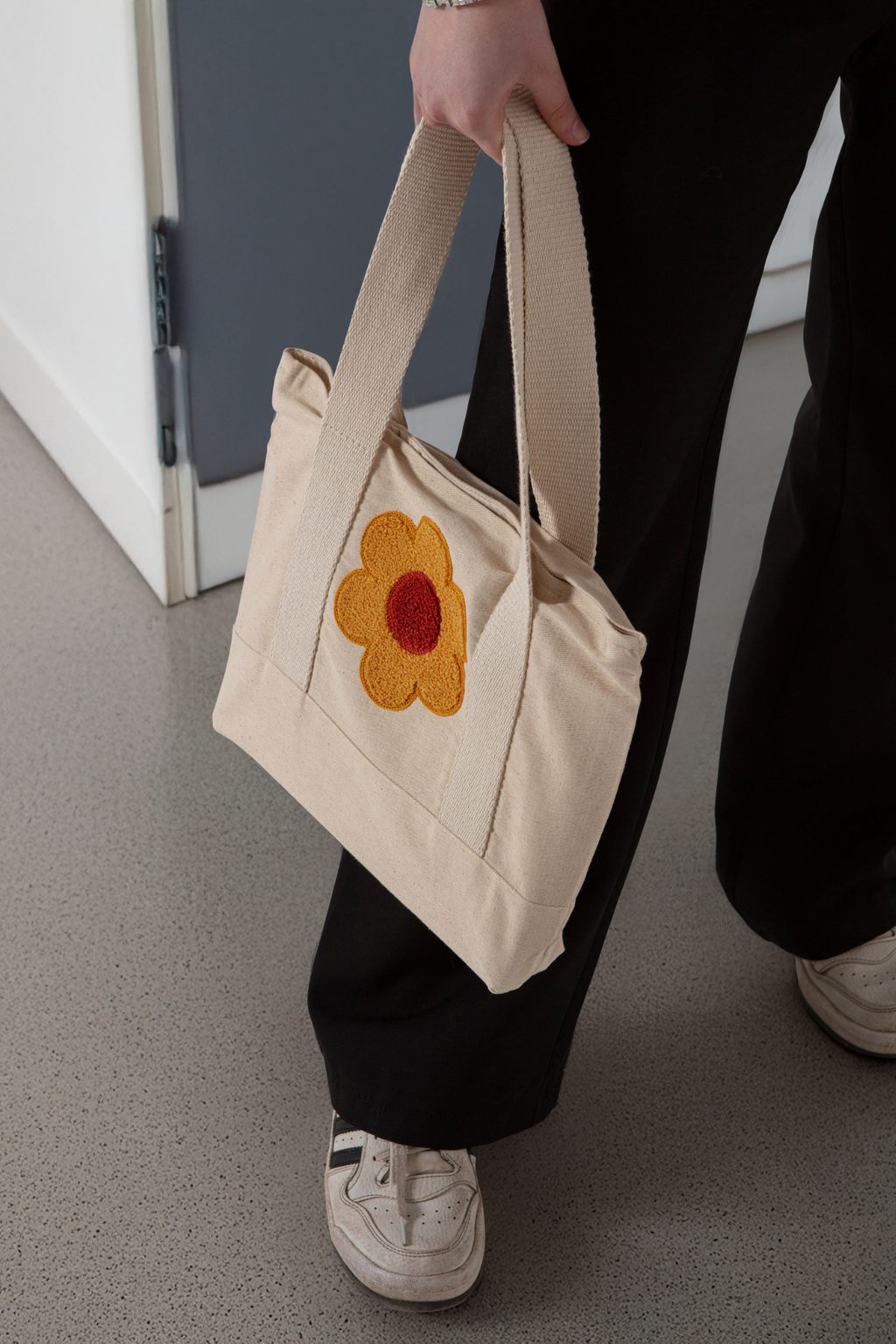 Sarı Çiçek Desenli Bez Keten Omuz Çantası, Plaj Çantası, İşlemeli El ve Kol Çantası %100 Pamuk 36x29 cm