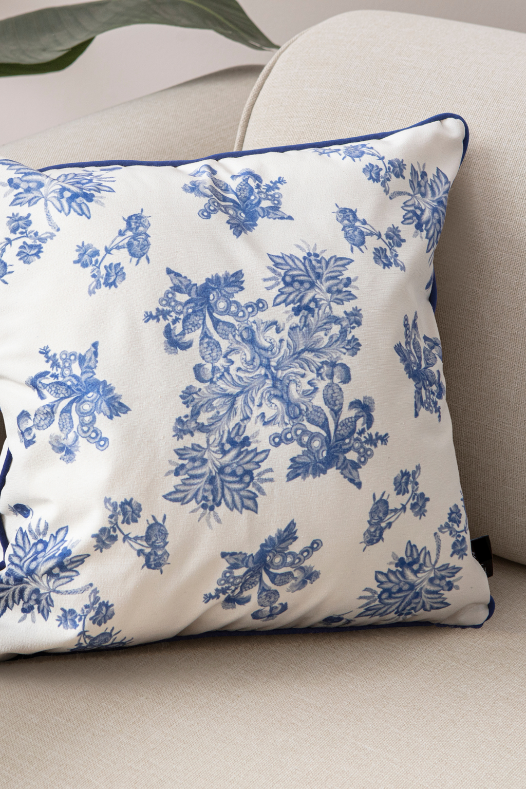 Elysian Blue Özel Tasarım Biyeli Kırlent Kılıfı, Dekoratif Mavi Kırlent Kılıfı 43x43cm