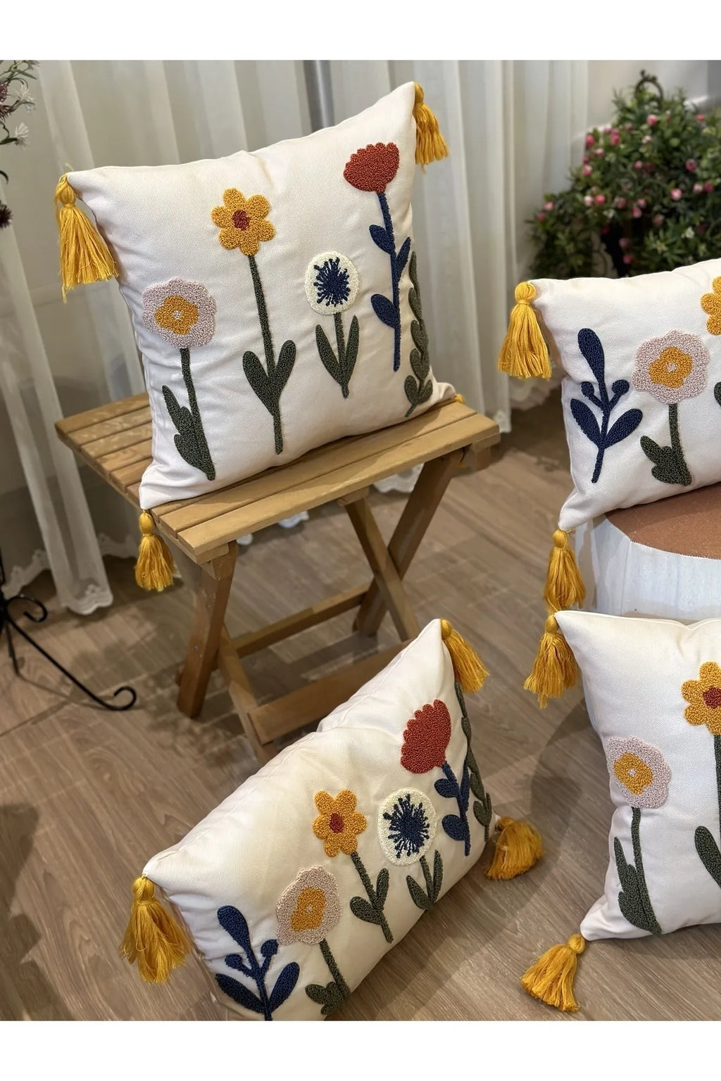 4'LÜ ÇİÇEKLİ PUNCH İŞLEMELİ NAKIŞLI DEKORATİF PREMİUM KIRLENT KILIFI