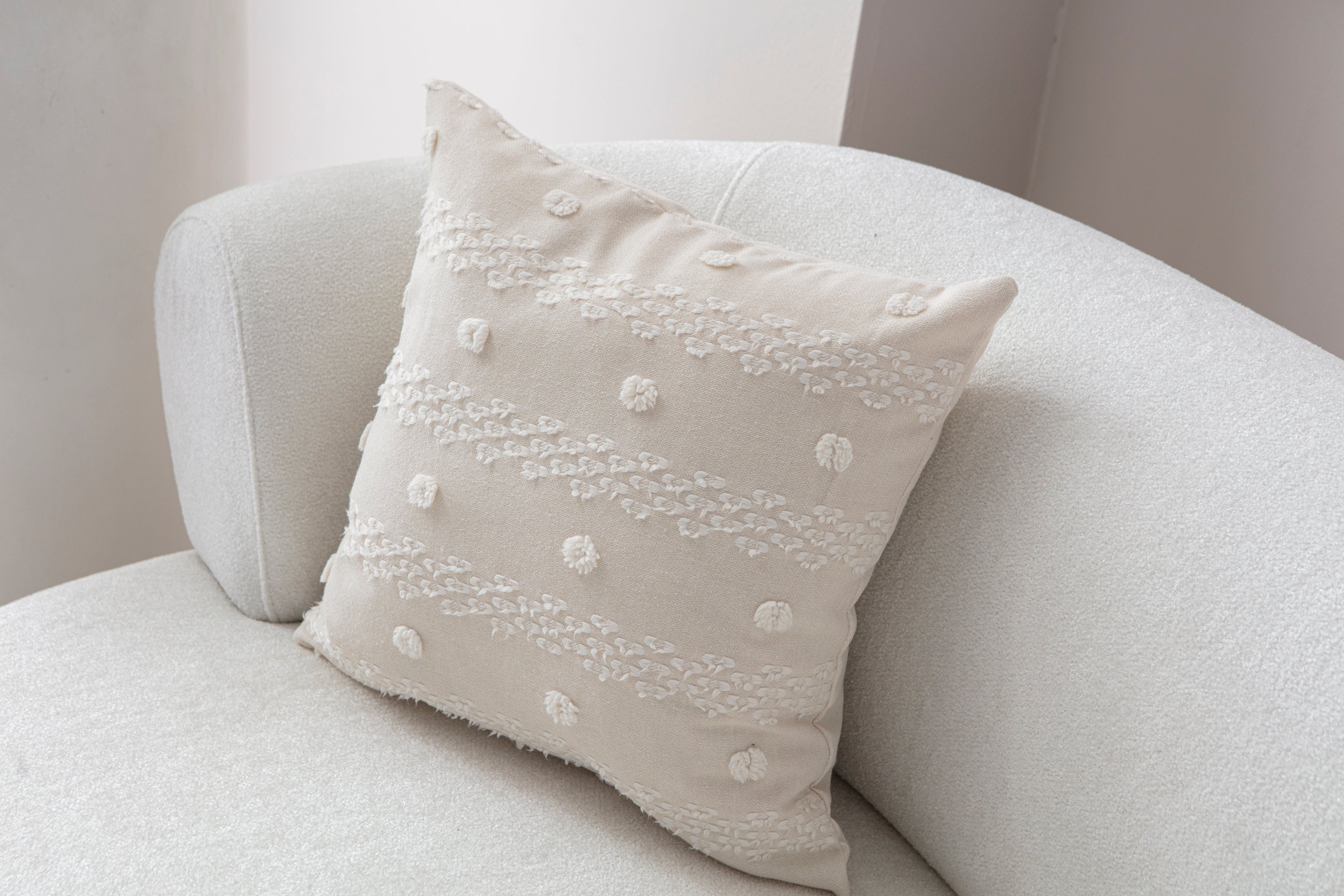 "Geometrik" Bohem Puantiyeli, Dekoratif Keten Kırlent Kılıfı, Punch İşlemeli 43x43cm