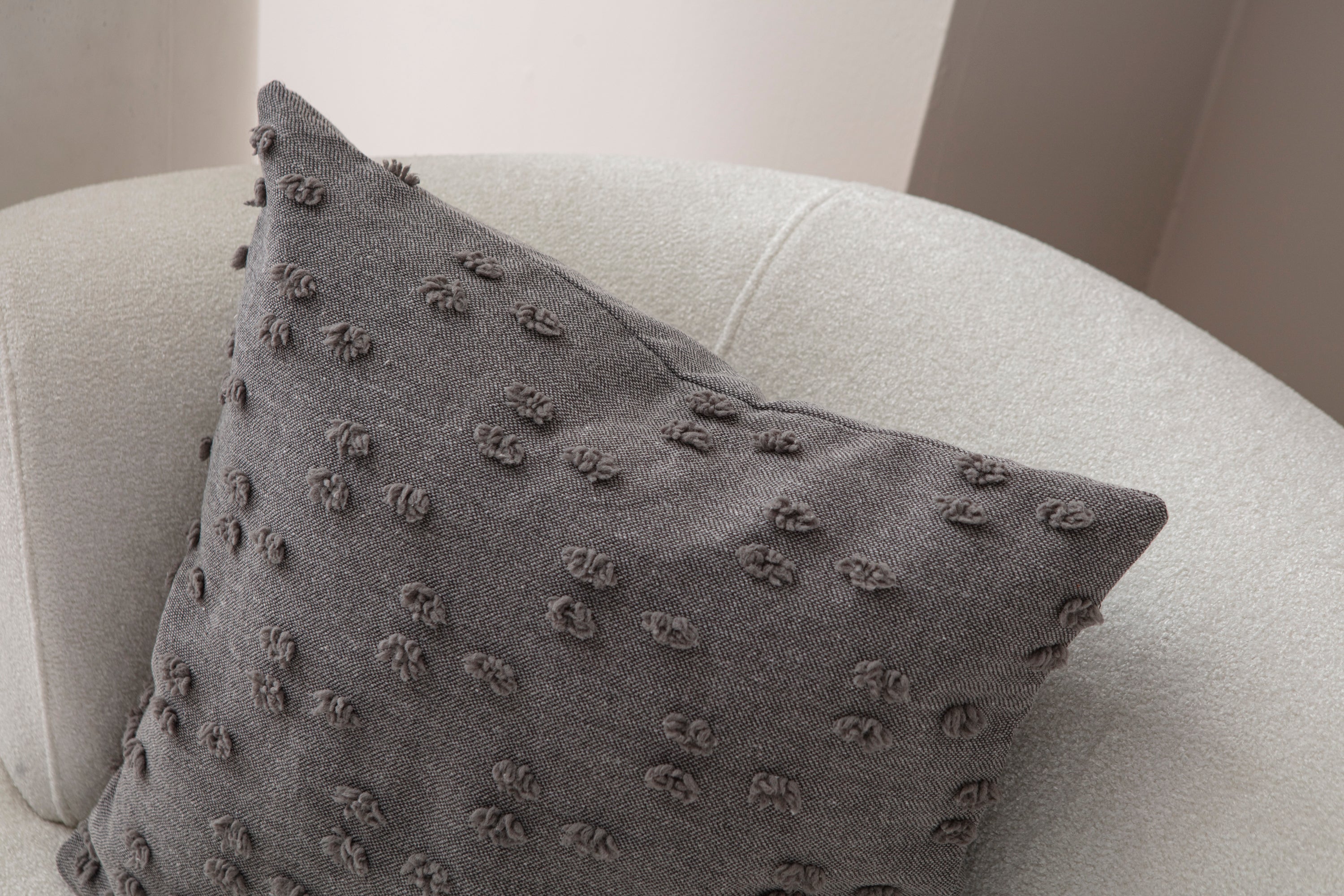 "Nokta" Bohem Puantiyeli, Dekoratif Keten Kırlent Kılıfı, Punch İşlemeli 43x43cm