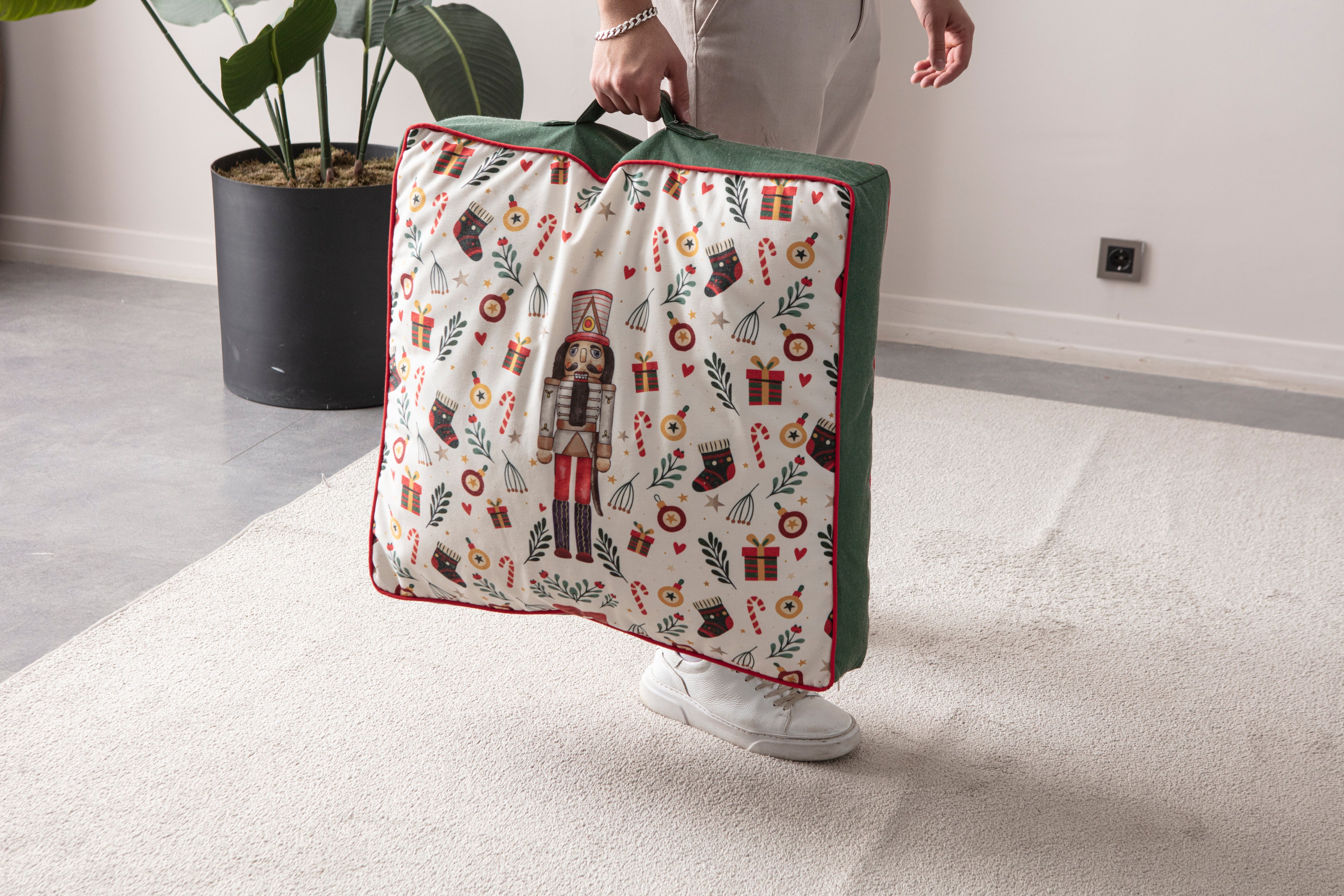 Kokina Premium Serisi, Kare Yer Minderi, 60x60cm, Yılbaşı Desenli