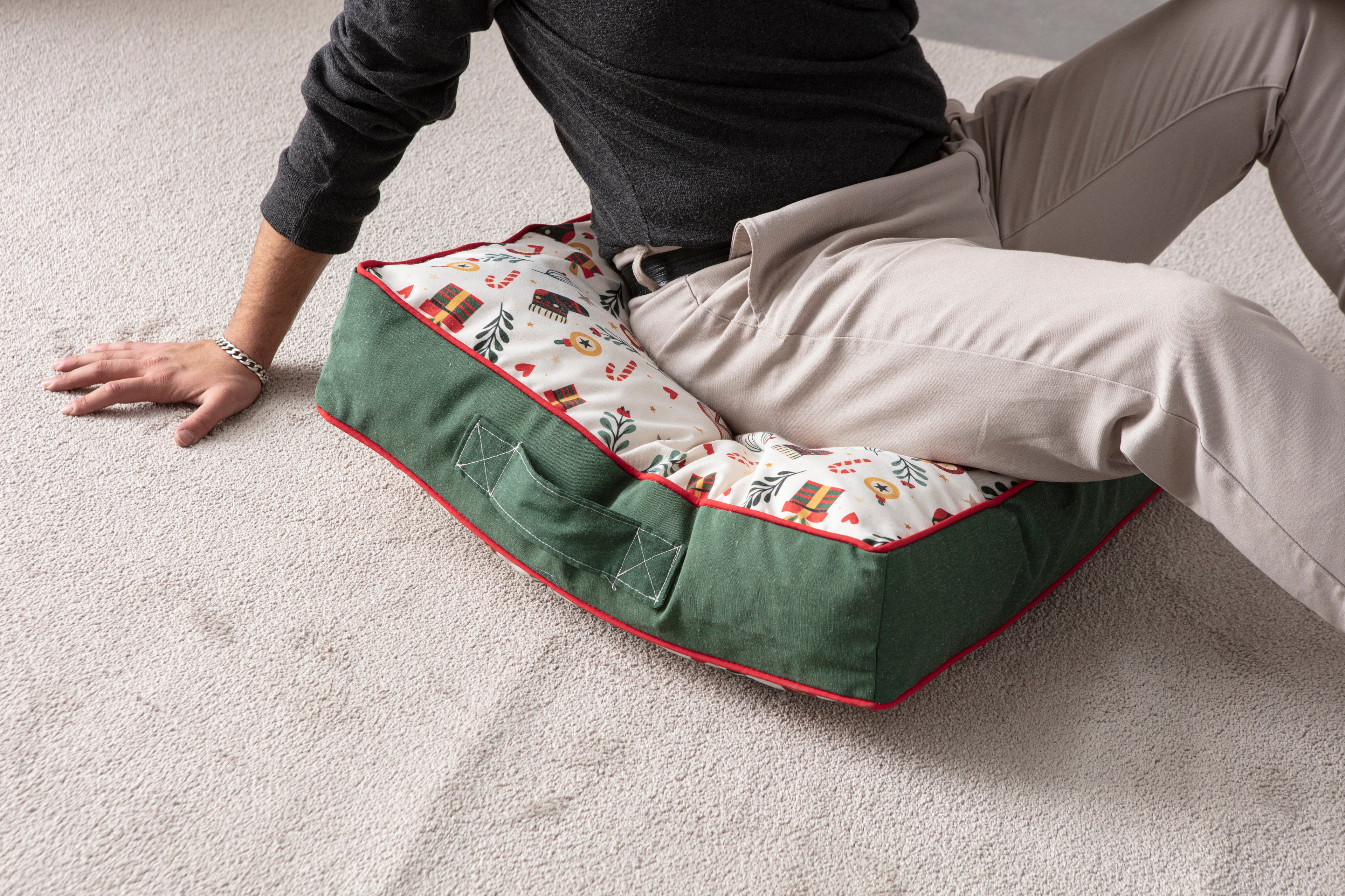 Kokina Premium Serisi, Kare Yer Minderi, 60x60cm, Yılbaşı Desenli