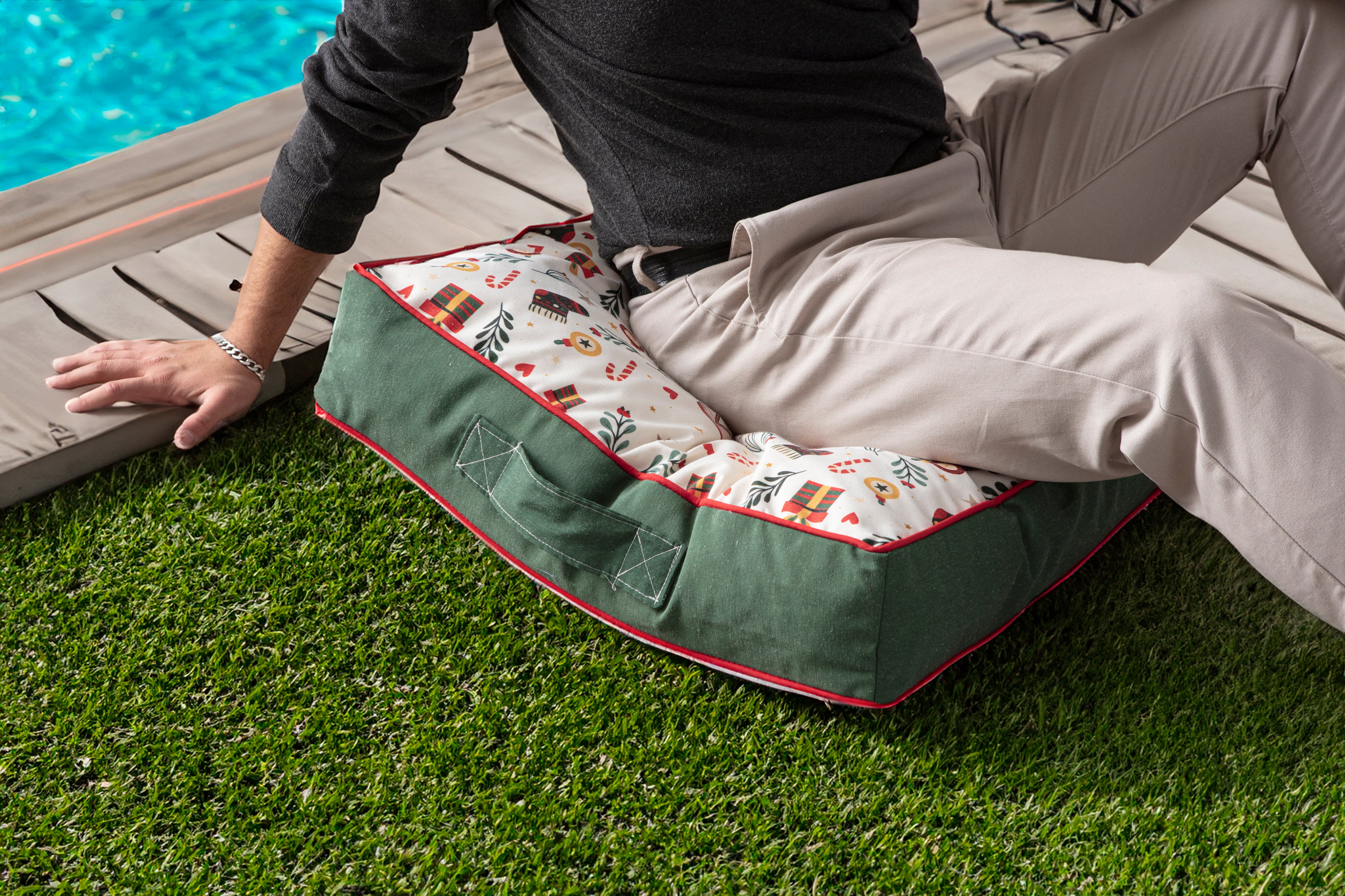 Kokina Premium Serisi, Kare Yer Minderi, 60x60cm, Yılbaşı Desenli