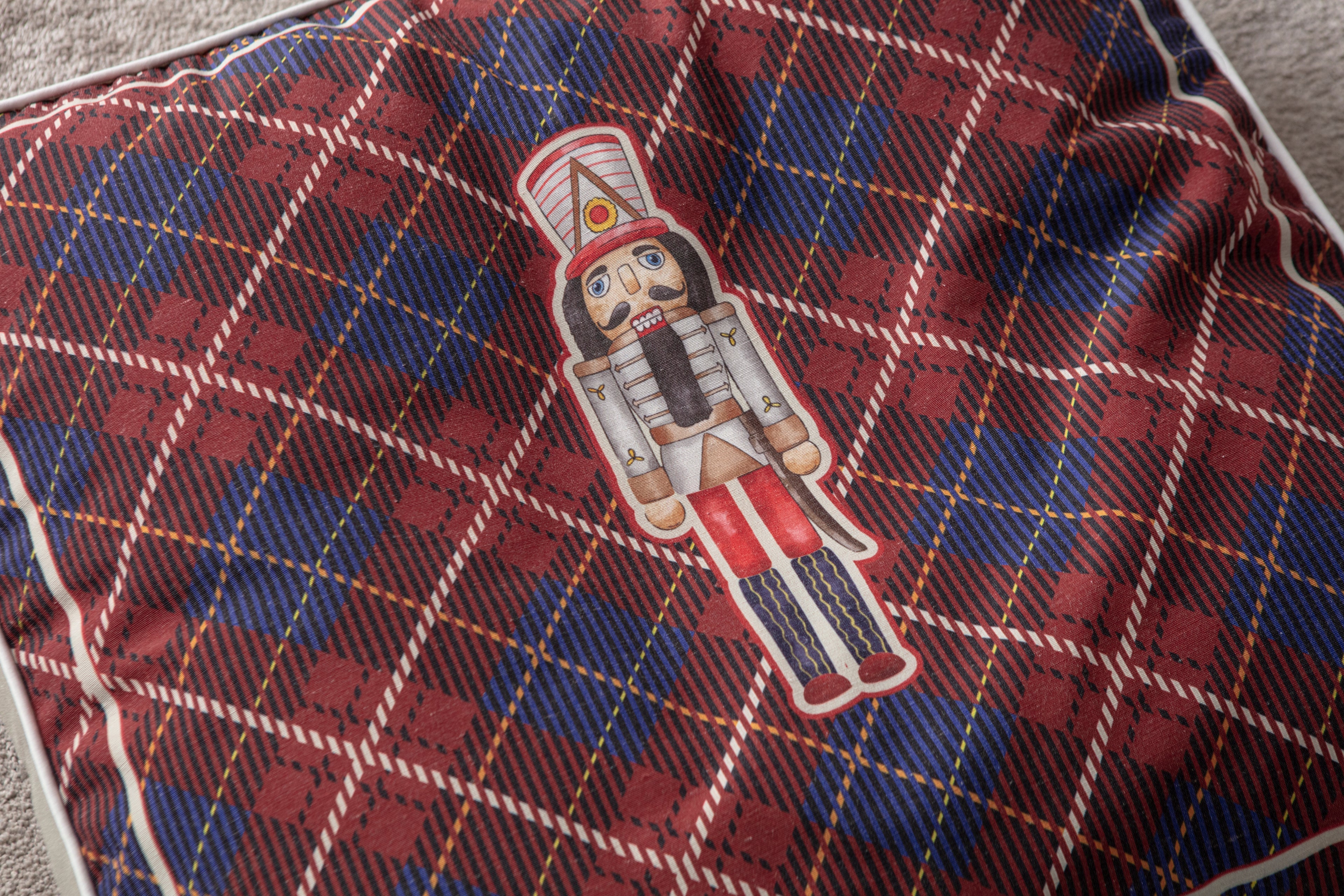 Kokina Premium Serisi Kare Yer Minderi, 60x60cm Bordo