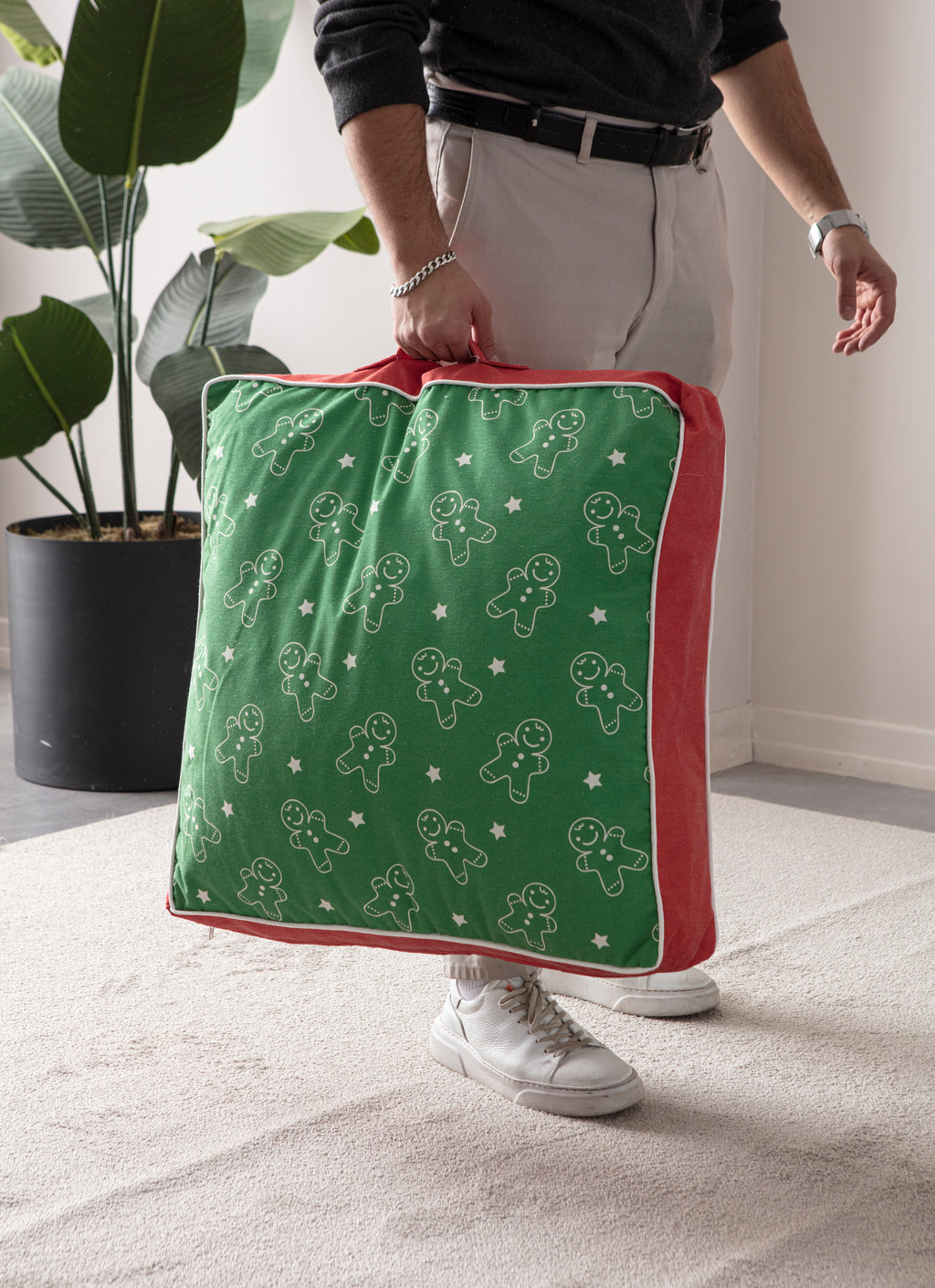 Kokina Premium Serisi Kare Yer Minderi, 60x60 cm, Yeşil, Yılbaşı Kurabiyesi Desenli