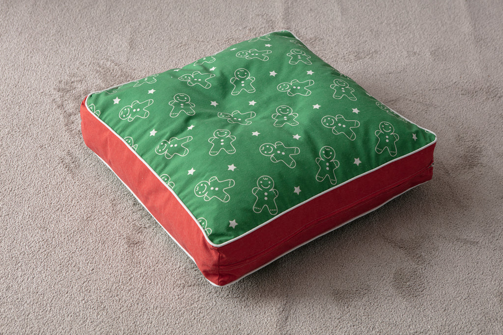 Kokina Premium Serisi Kare Yer Minderi, 60x60 cm, Yeşil, Yılbaşı Kurabiyesi Desenli