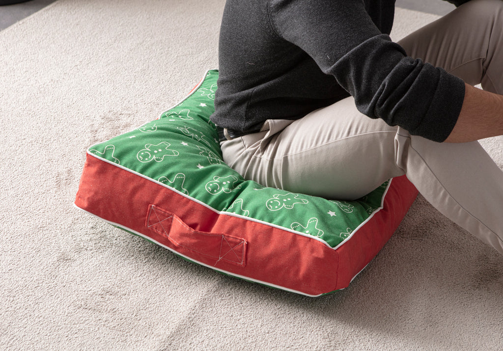 Kokina Premium Serisi Kare Yer Minderi, 60x60 cm, Yeşil, Yılbaşı Kurabiyesi Desenli