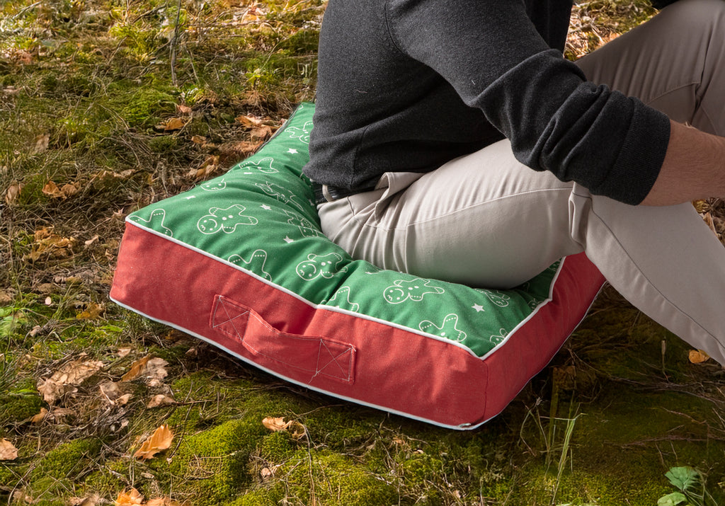 Kokina Premium Serisi Kare Yer Minderi, 60x60 cm, Yeşil, Yılbaşı Kurabiyesi Desenli