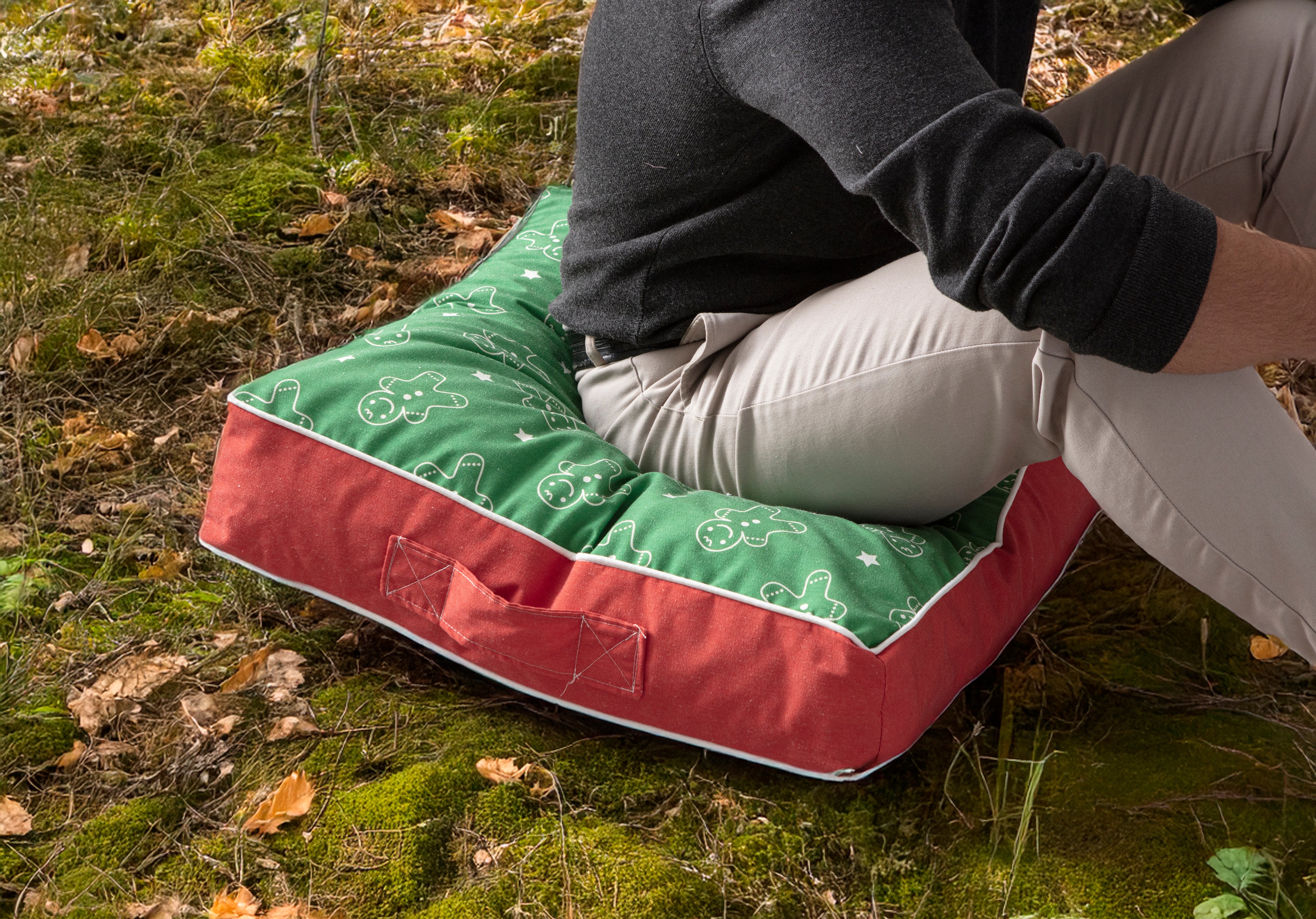 Kokina Premium Serisi Kare Yer Minderi, 60x60 cm, Yeşil, Yılbaşı Kurabiyesi Desenli