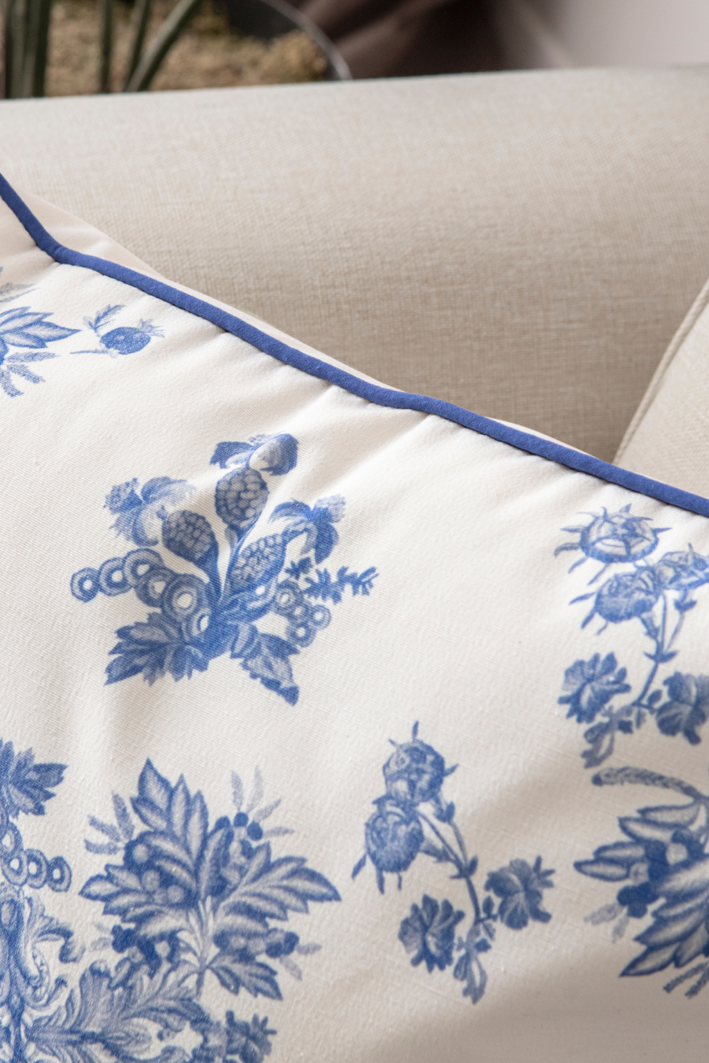 Elysian Blue Özel Tasarım Biyeli Kırlent Kılıfı, Dekoratif Mavi Kırlent Kılıfı 43x43cm