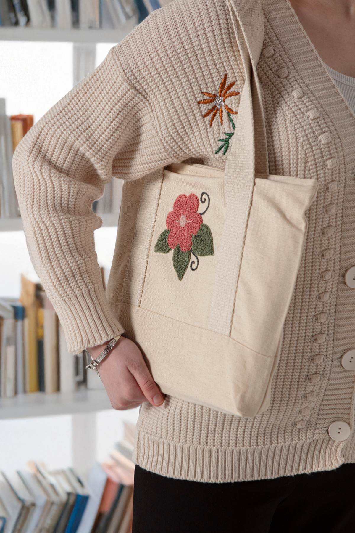 Çiçek Desenli Bez Keten Omuz Çantası, Plaj Çantası, İşlemeli El ve Kol Çantası %100 Pamuk 36x29 cm