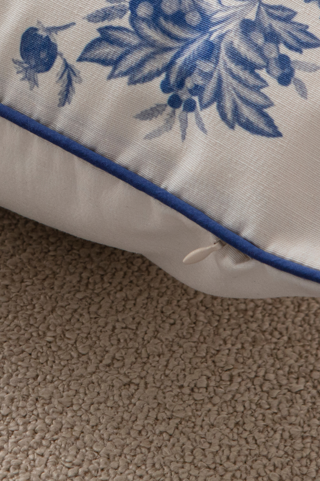 Elysian Blue Özel Tasarım Biyeli Kırlent Kılıfı, Dekoratif Mavi Kırlent Kılıfı 43x43cm