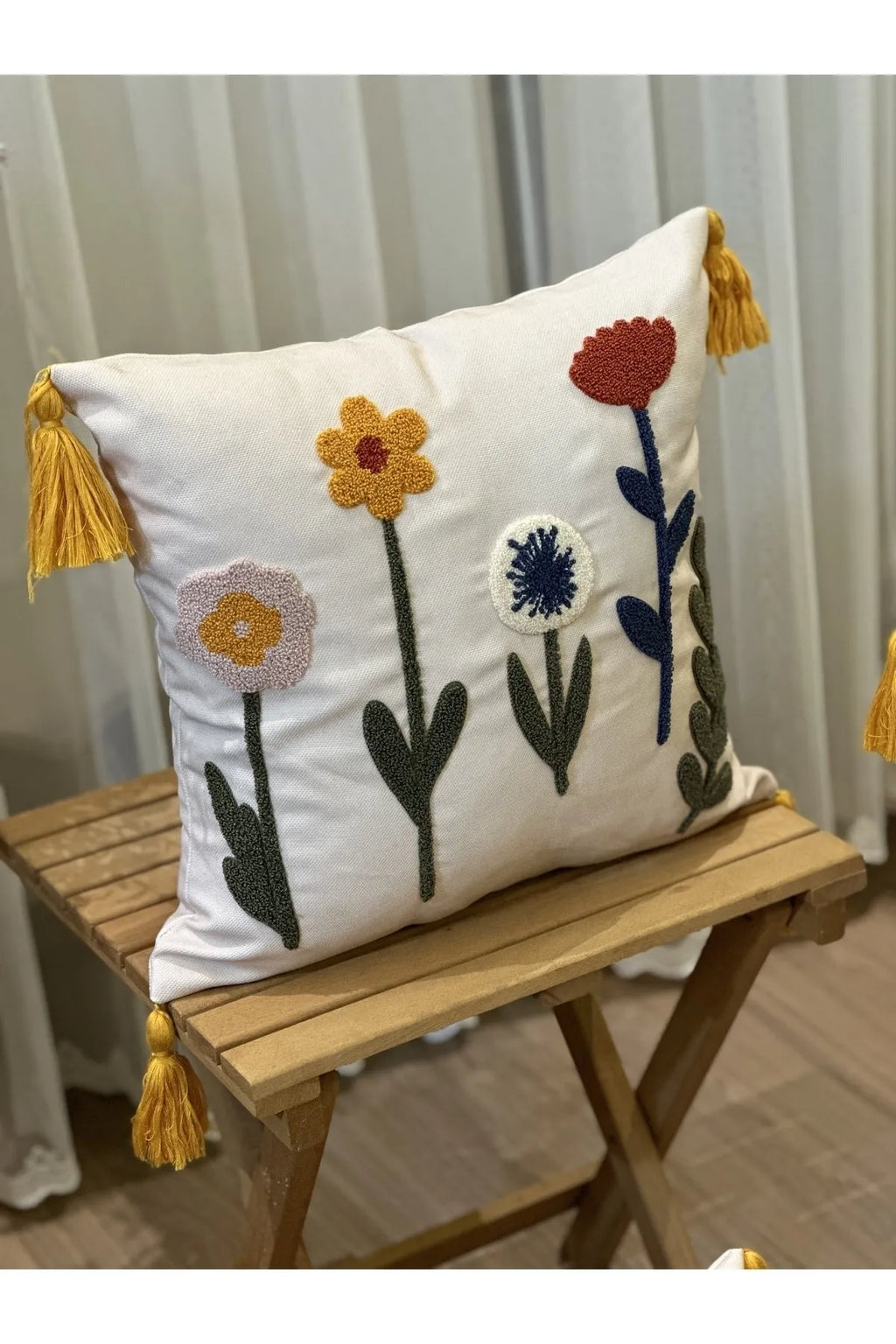 4'LÜ ÇİÇEKLİ PUNCH İŞLEMELİ NAKIŞLI DEKORATİF PREMİUM KIRLENT KILIFI