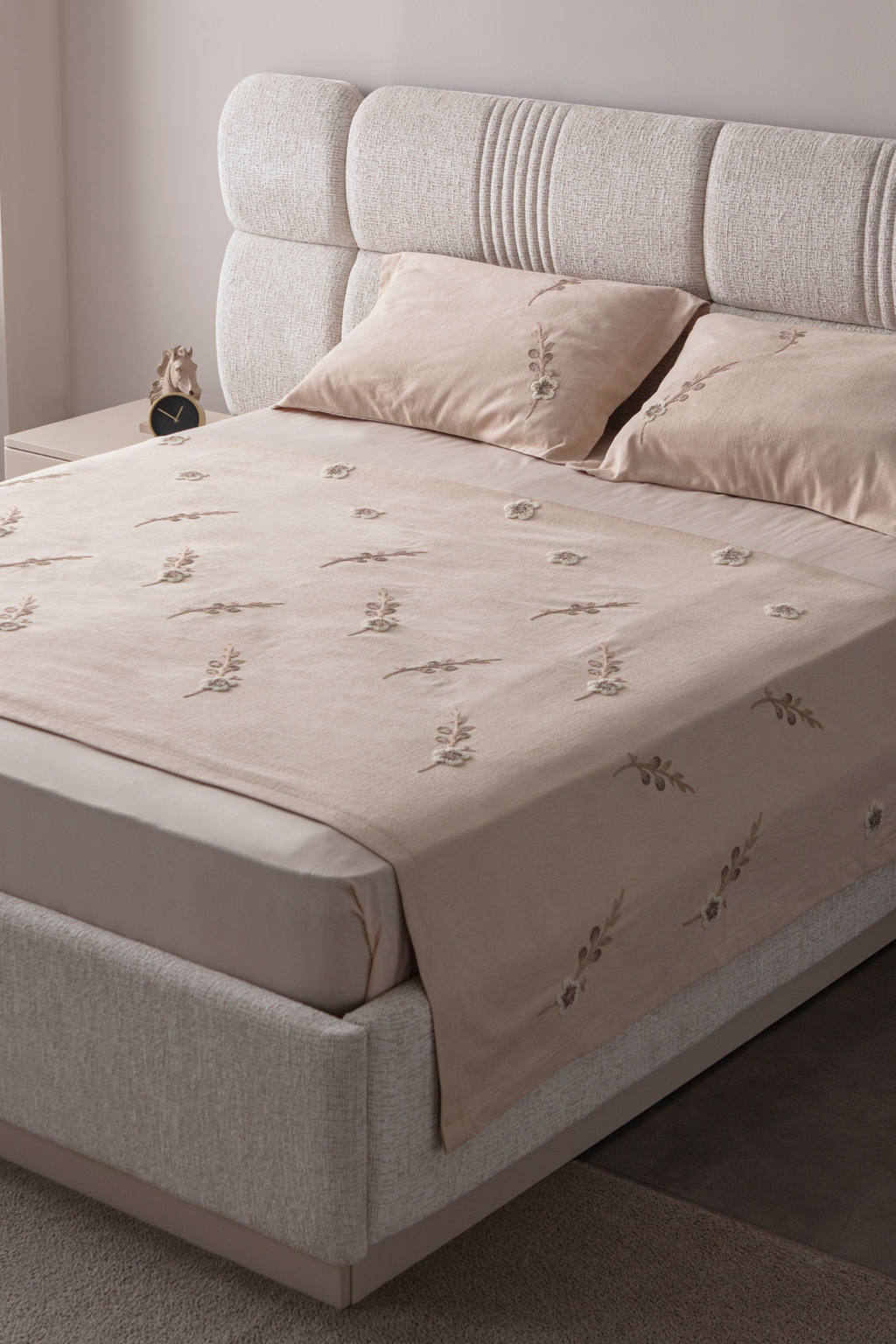 Seren Desen Çift Kişilik Nakışlı Yatak Örtüsü Seti Şönil Kumaş Punch Nakışlı 240x260cm