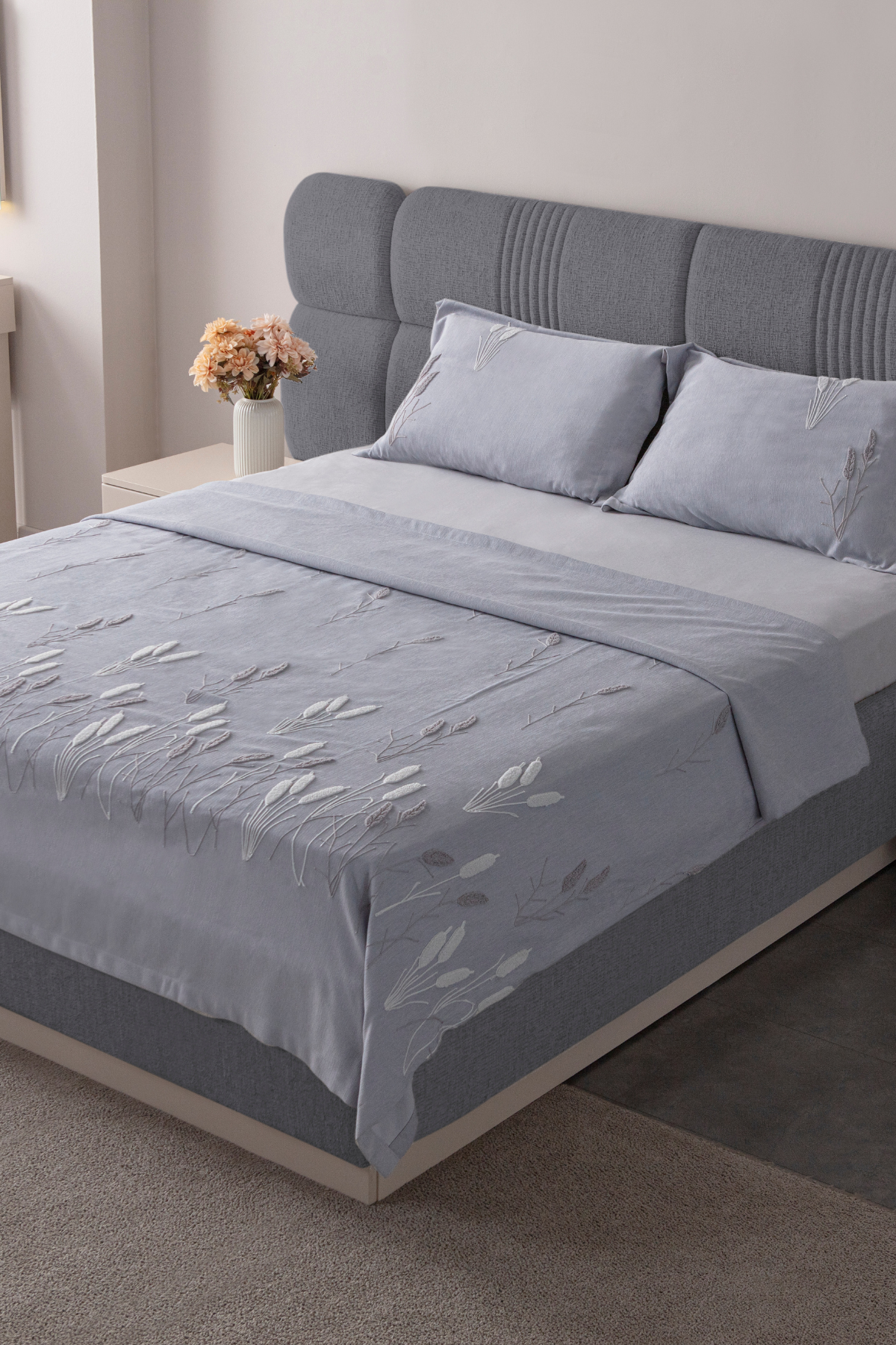 Willow Breeze Desen Çift Kişilik Nakışlı Yatak Örtüsü Seti Şönil Kumaş Punch Nakışlı 240x260cm