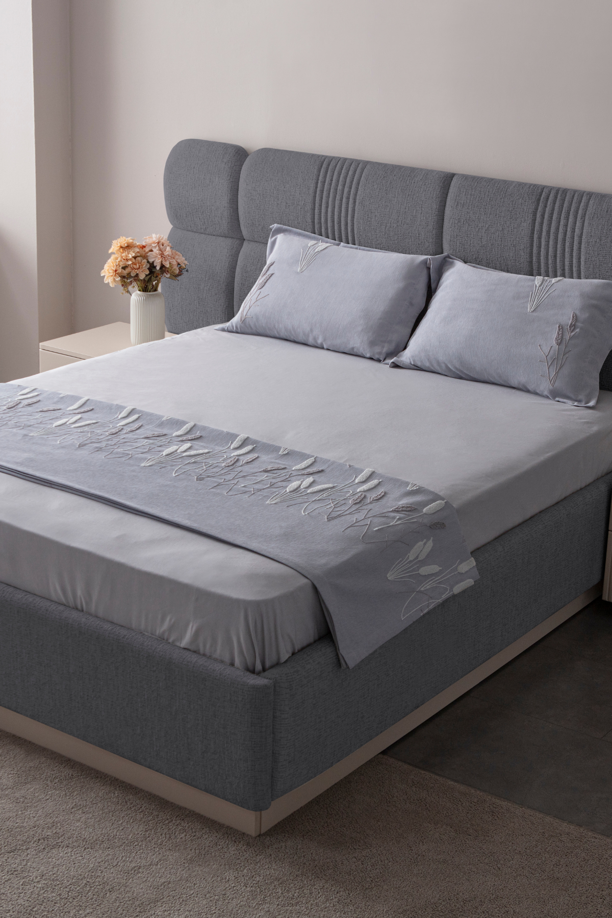 Willow Breeze Desen Çift Kişilik Nakışlı Yatak Örtüsü Seti Şönil Kumaş Punch Nakışlı 240x260cm