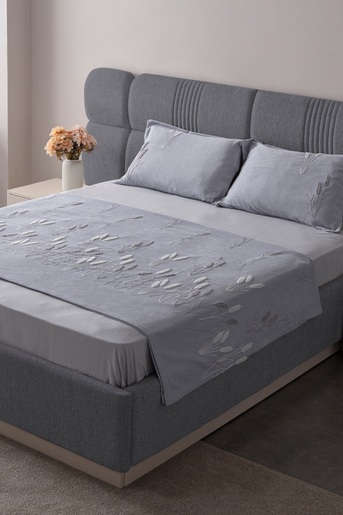 Willow Breeze Desen Çift Kişilik Nakışlı Yatak Örtüsü Seti Şönil Kumaş Punch Nakışlı 240x260cm